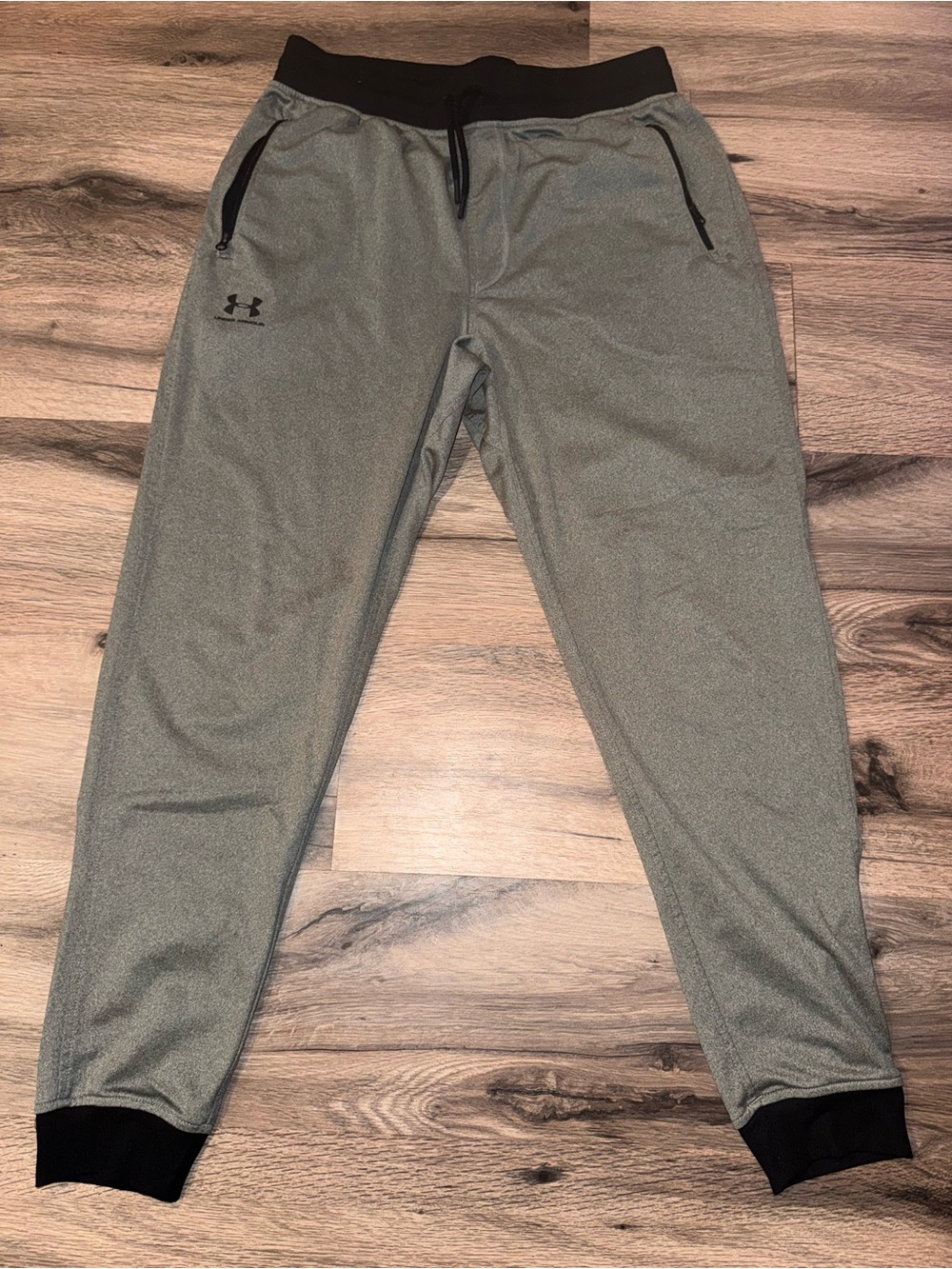Under Armour Men's Gray Drawstring Jogger Sweatpants with Black Waistband